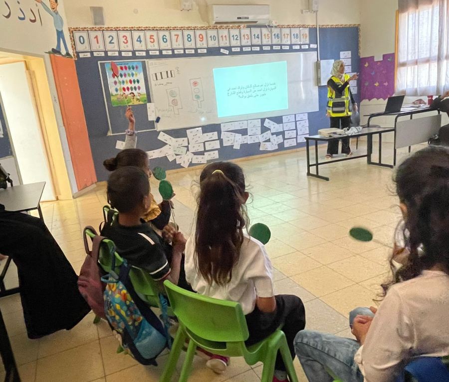 النقب : متطوعو السلامة المجتمعية يفتتحون ٦ محطات في مدرسة البيان أ . 